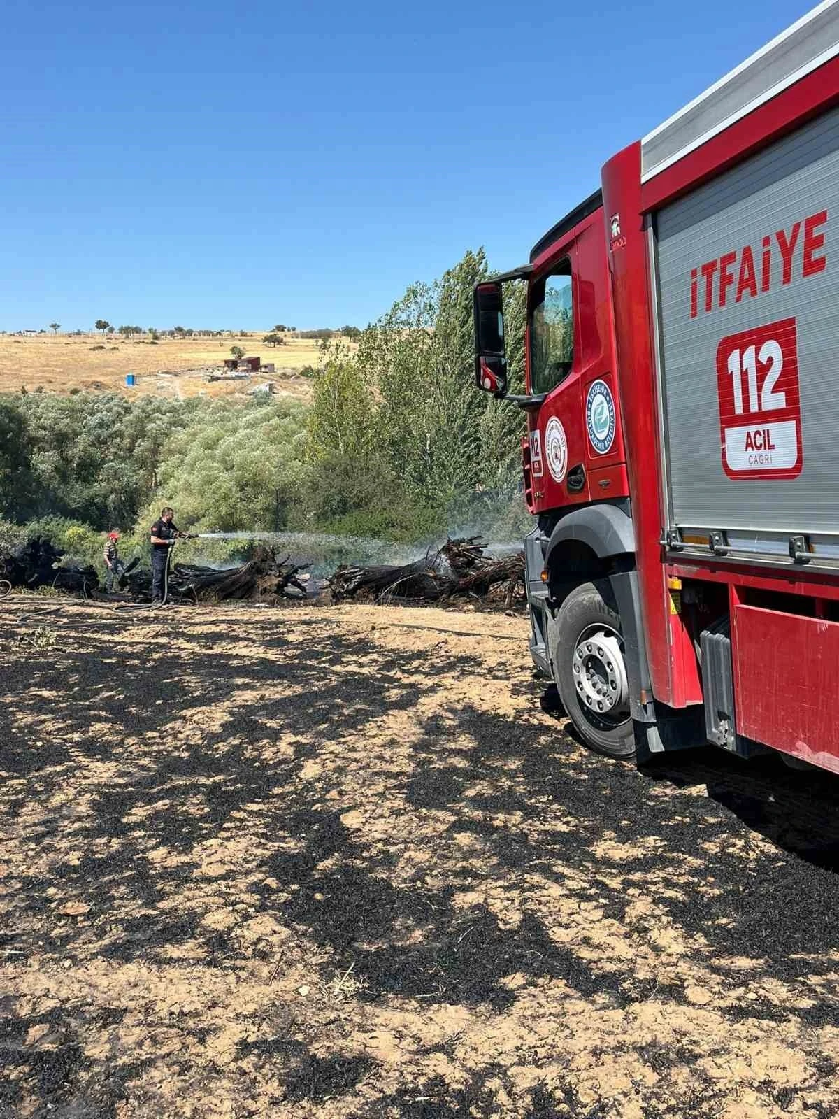 Ekin yangınına itfaiye ekipleri müdahale etti

