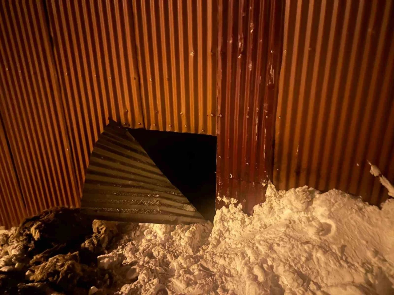 Ekipler bu kez itfaiye ekipleri i&ccedil;in yol a&ccedil;tı
