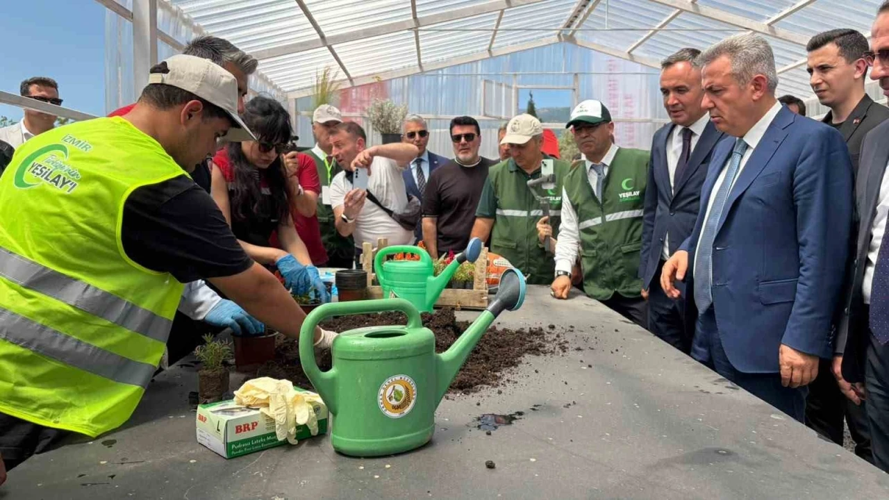 Ekrandan toprağa: İzmir&rsquo;de gen&ccedil;ler i&ccedil;in &rsquo;Doğal Yaşam K&ouml;y&uuml;&rsquo; kuruldu
