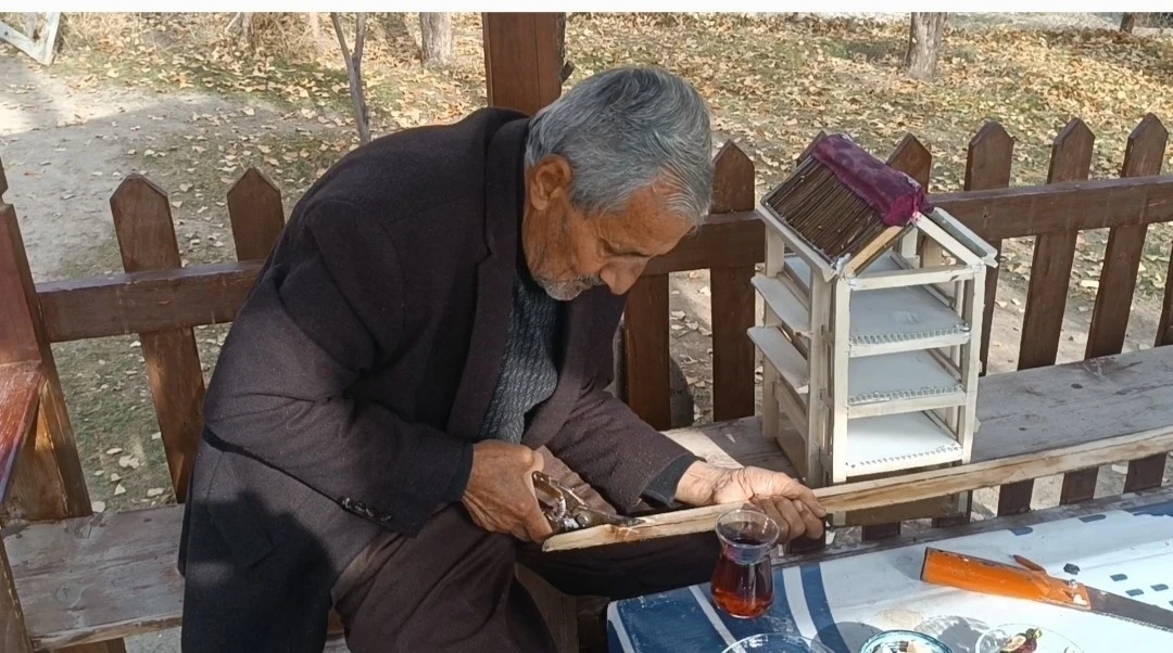 El sanatları ile şifa buldu
