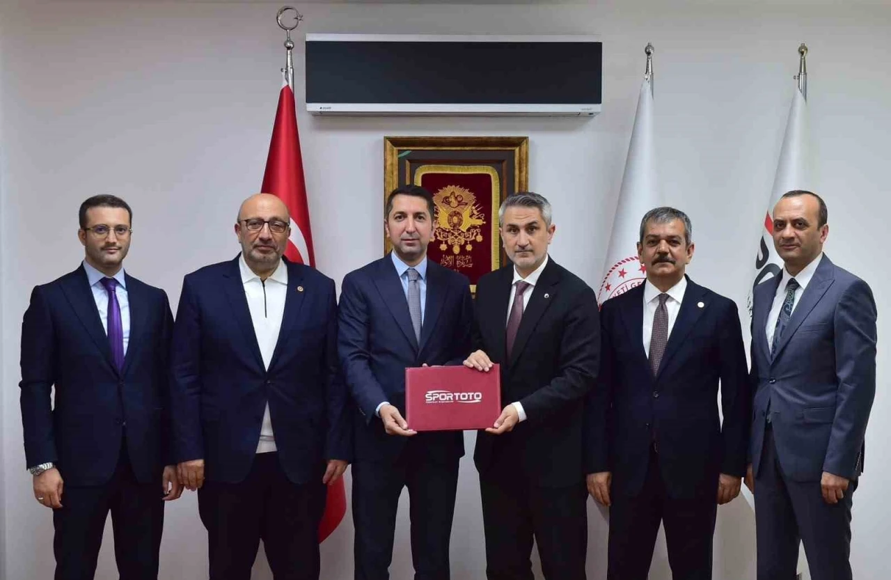 Elazığ&rsquo;a 10 yeni spor sahası
