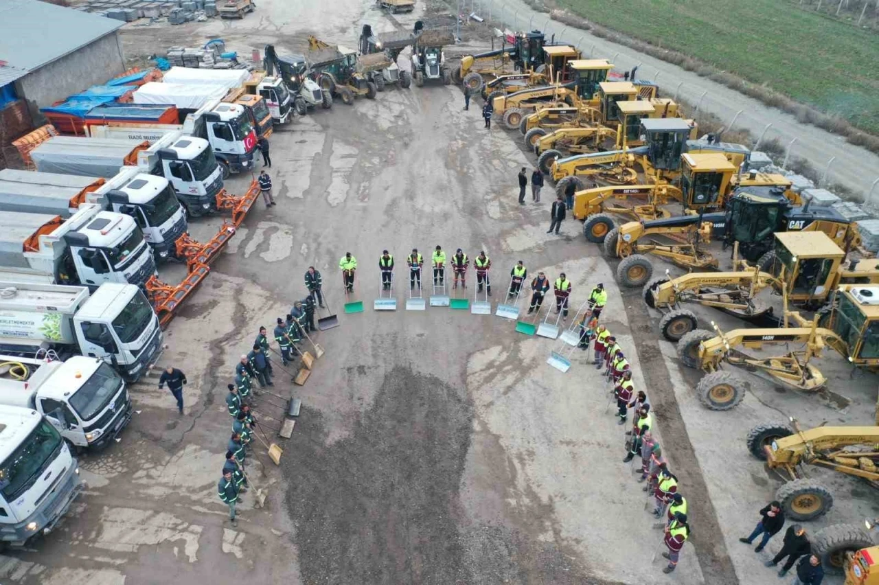 Elazığ Belediyesi karla m&uuml;cadeleye hazır
