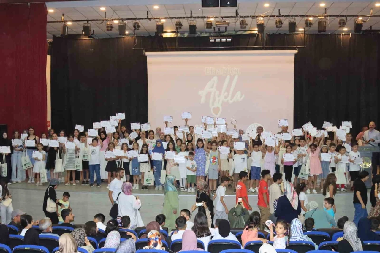 Elazığ Belediyesi yaz okulları mezunlarını verdi
