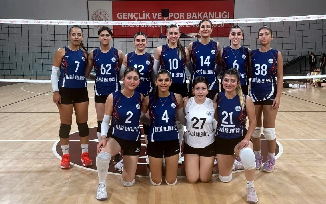 Elazığ Belediyespor Kadın Voleybol Takımı, galibiyete uzandı
