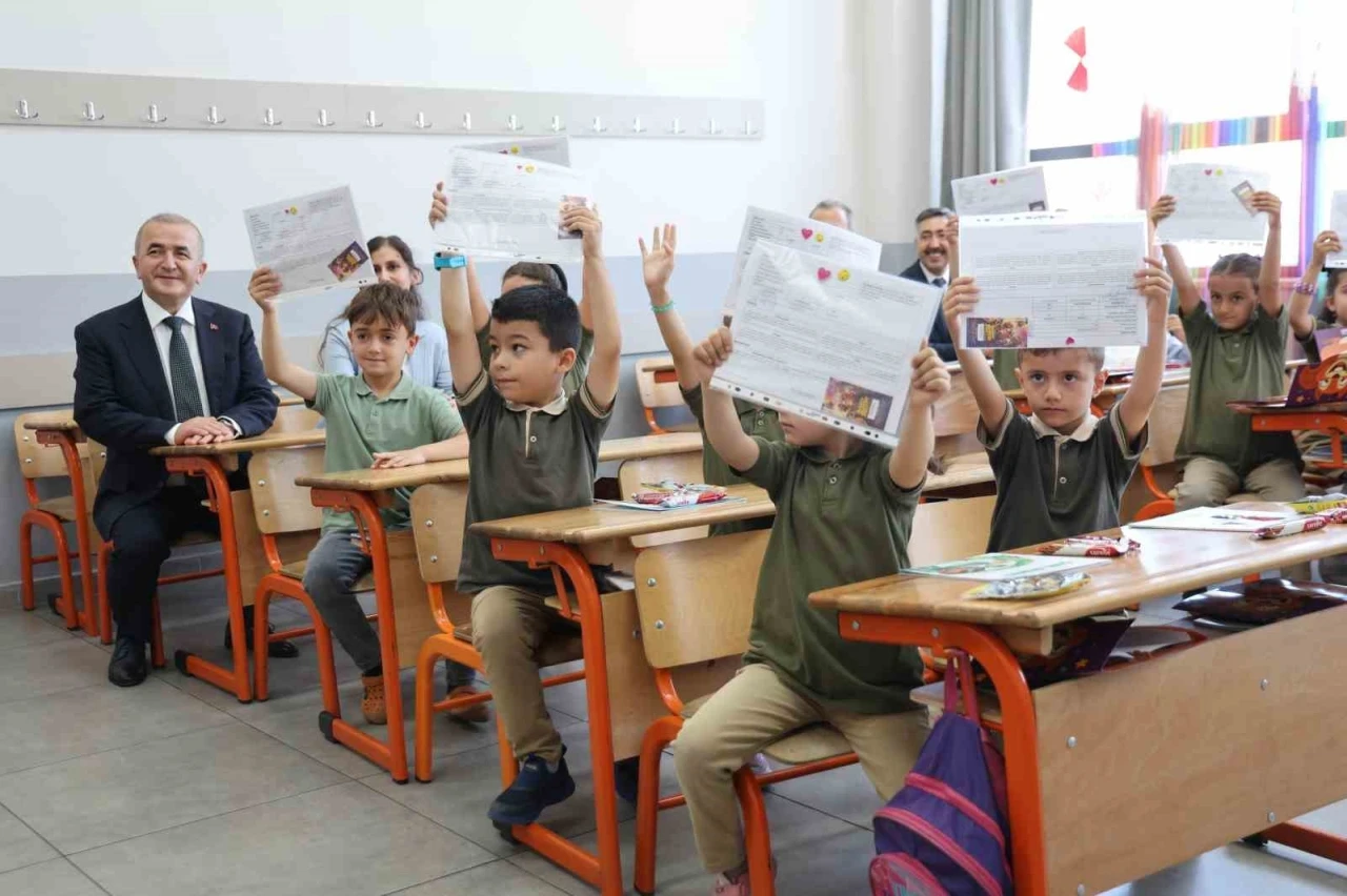 Elazığ&rsquo;da 119 bin &ouml;ğrenci karne heyecanı yaşadı
