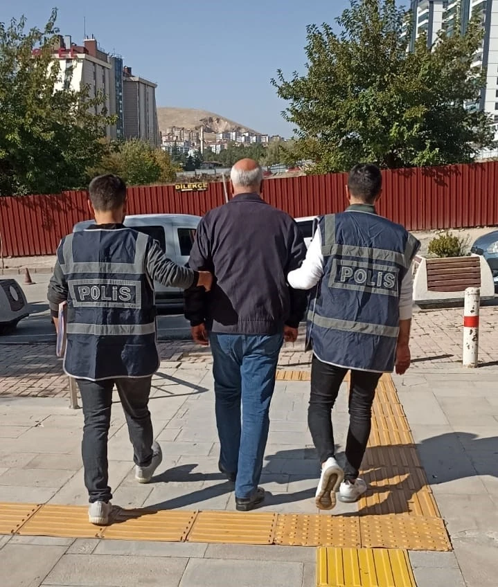 Elazığ&rsquo;da 14 yıl kesinleşmiş hapis cezası olan zanlı tutuklandı
