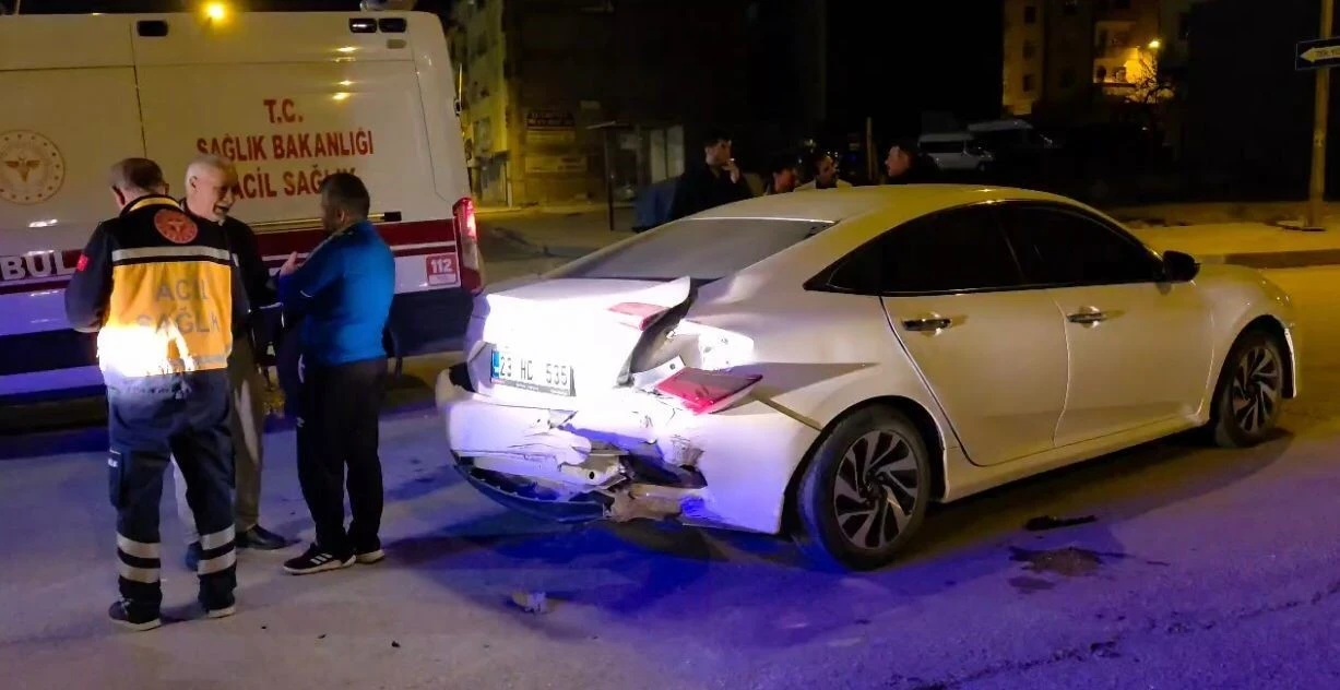 Elazığ’da 2 otomobil çarpıştı: 2 yaralı