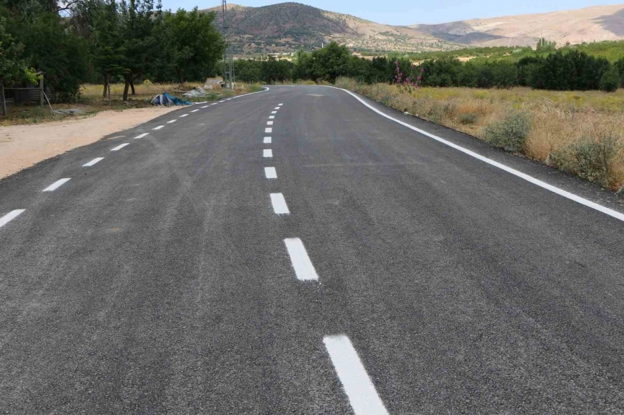 Elazığ’da 4 köyün BSK kaplamalı yol çalışması tamamlandı