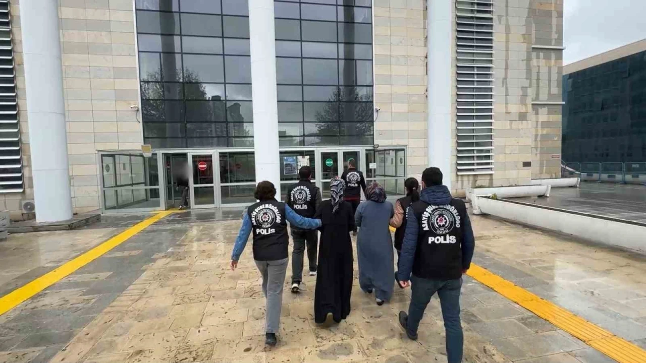 Elazığ’da 416 bin liralık ziynet eşyası çalan kadın şüpheliler yakalandı
