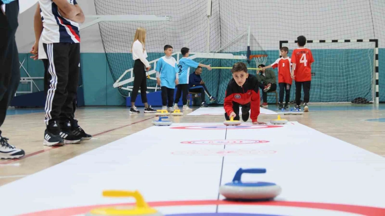 Elazığ’da 45 takım Floor Curling müsabakalarında buluştu

