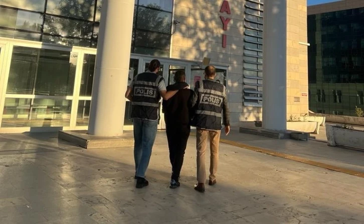 Elazığ&rsquo;da  630 bin liralık vurgun yapan telefon dolandırıcısı  bankada yakalandı
