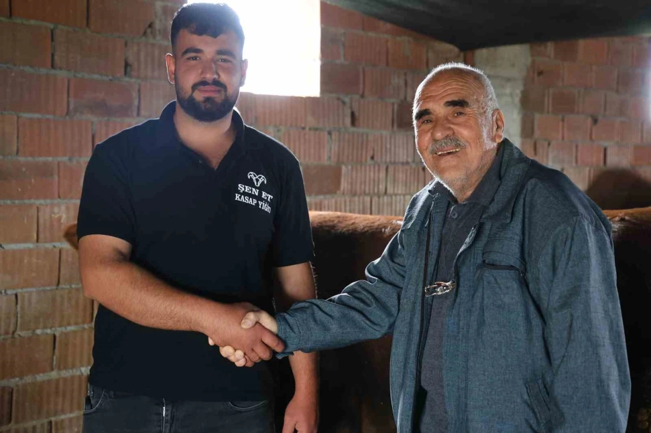 Elazığ’da 75 yaşındaki emekli polisin kurbanlık pazarlığı yüzleri güldürdü