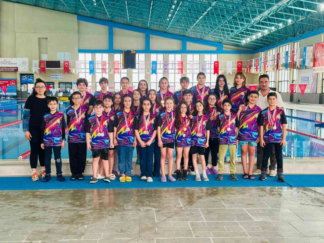Elazığ’da 87 sporcu şampiyonluk için kulaç attı
