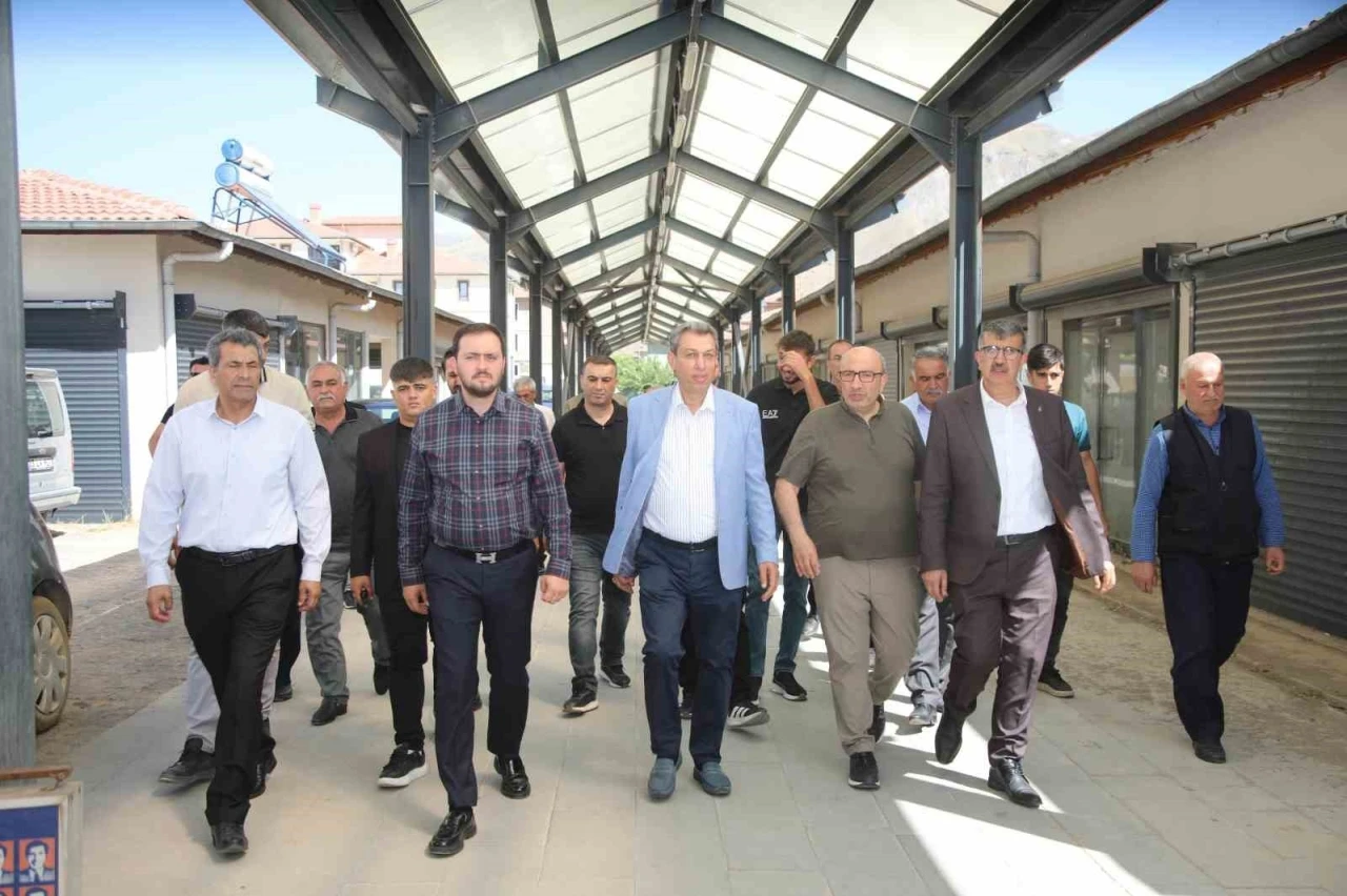 Elazığ&rsquo;da AK kadro, saha &ccedil;alışmalarını s&uuml;rd&uuml;r&uuml;yor
