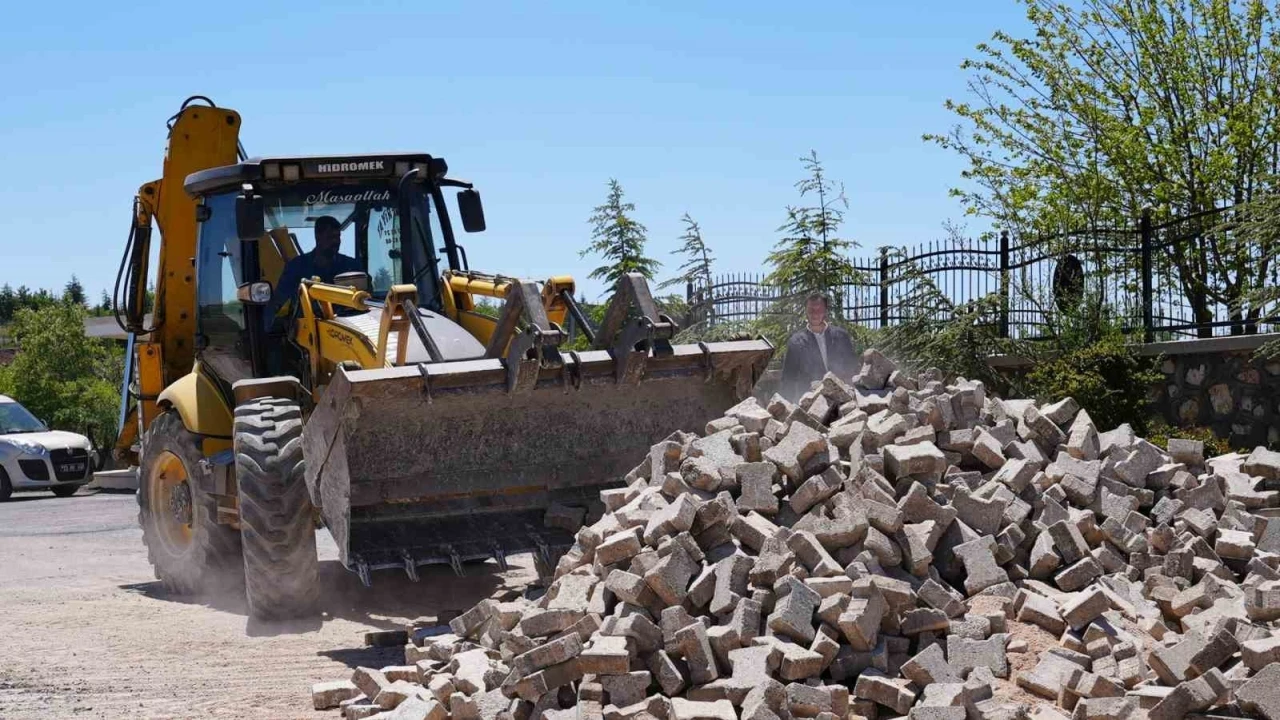 Elazığ’da bayram öncesi mezarlıklarda düzenleme
