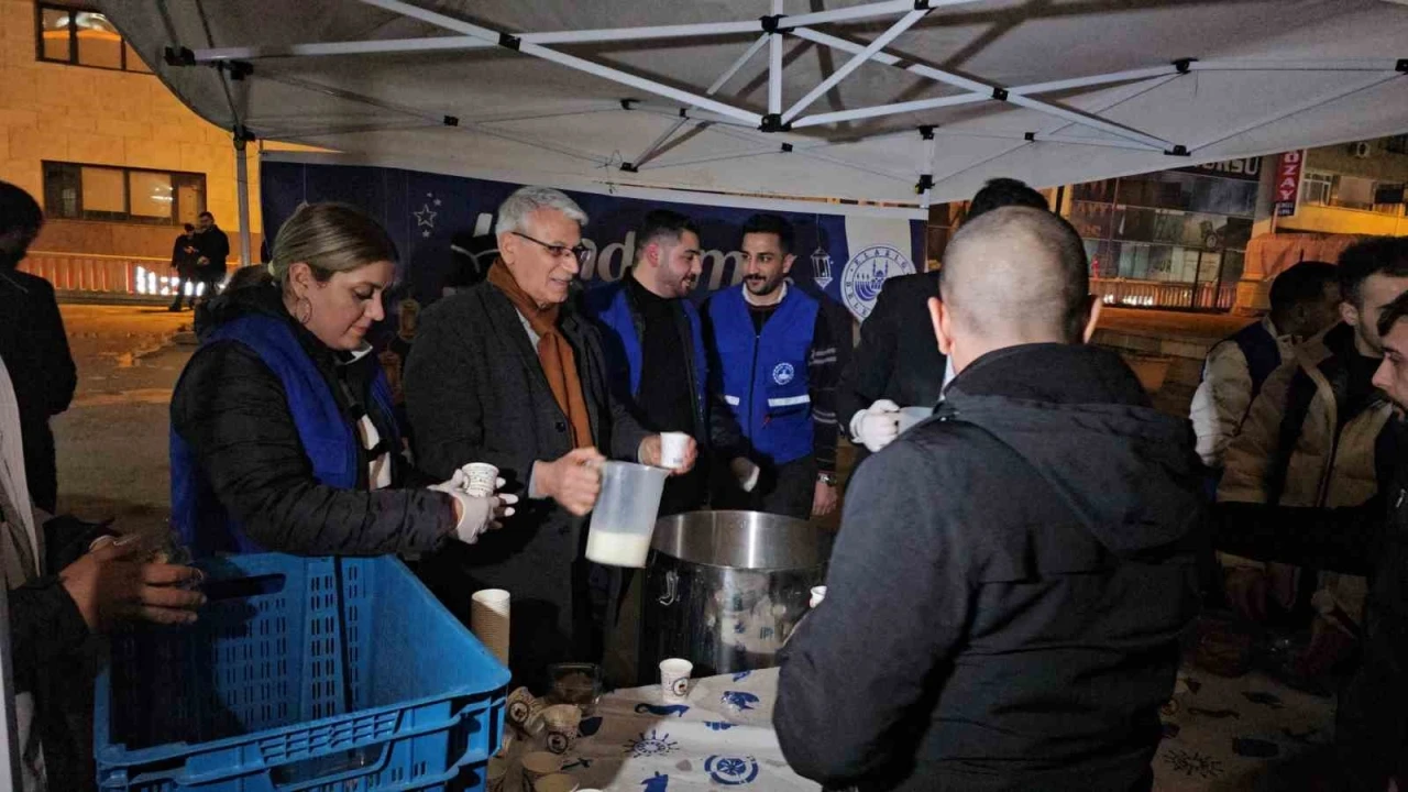 Elazığ&rsquo;da Berat Kandili&rsquo;nde camiler doldu taştı
