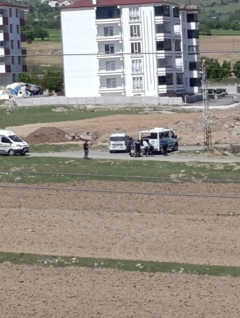 Elazığ’da bir kişi boş arazide ölü bulundu
