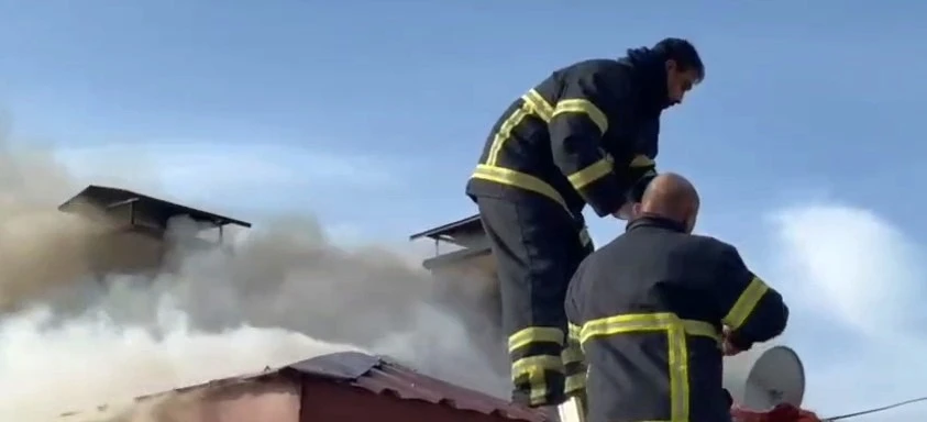 Elazığ’da çatı yangını
