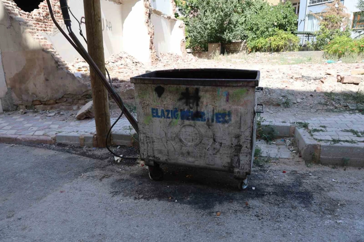 Elazığ’da çöp konteynerinde yeni doğmuş bebek bulundu
