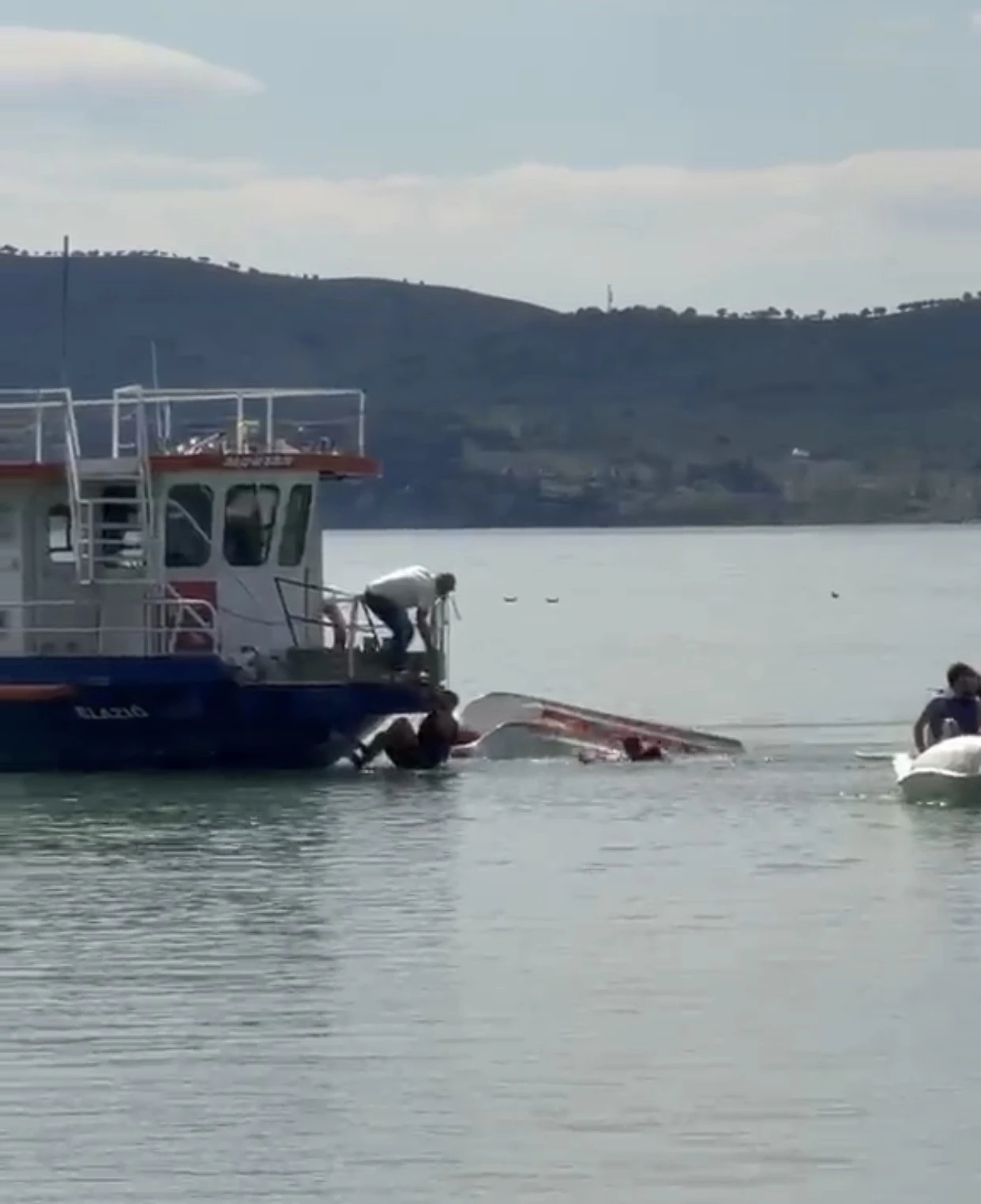 Elazığ&rsquo;da deniz bisikleti devrildi: 2 kişi kurtarıldı

