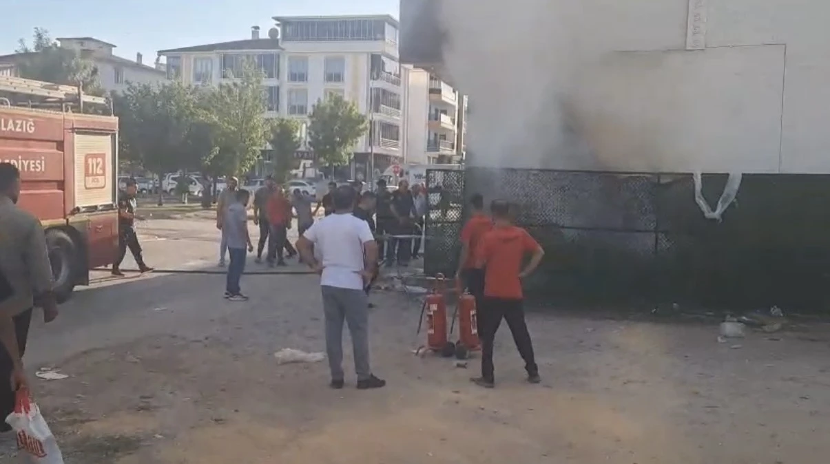 Elazığ’da depo yangını
