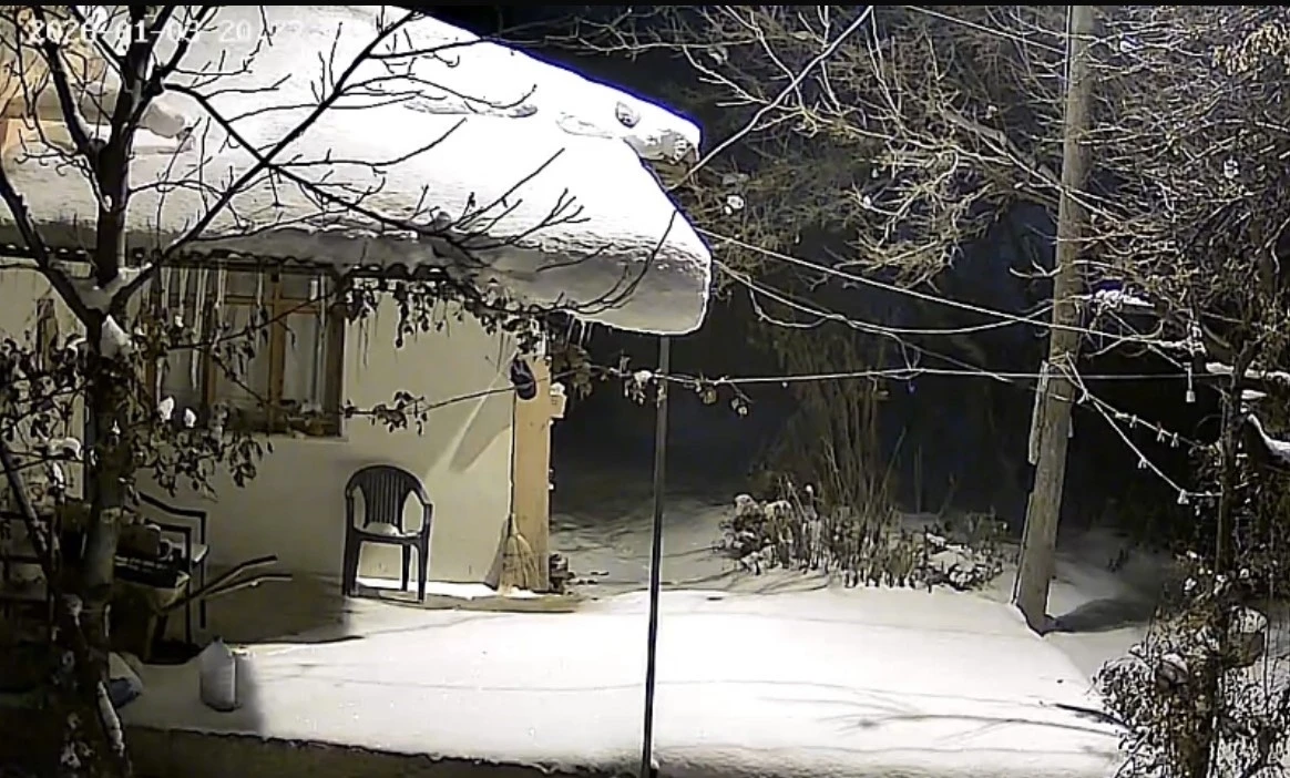 Elazığ&rsquo;da deprem anı g&uuml;venlik kameralarına  yansıdı
