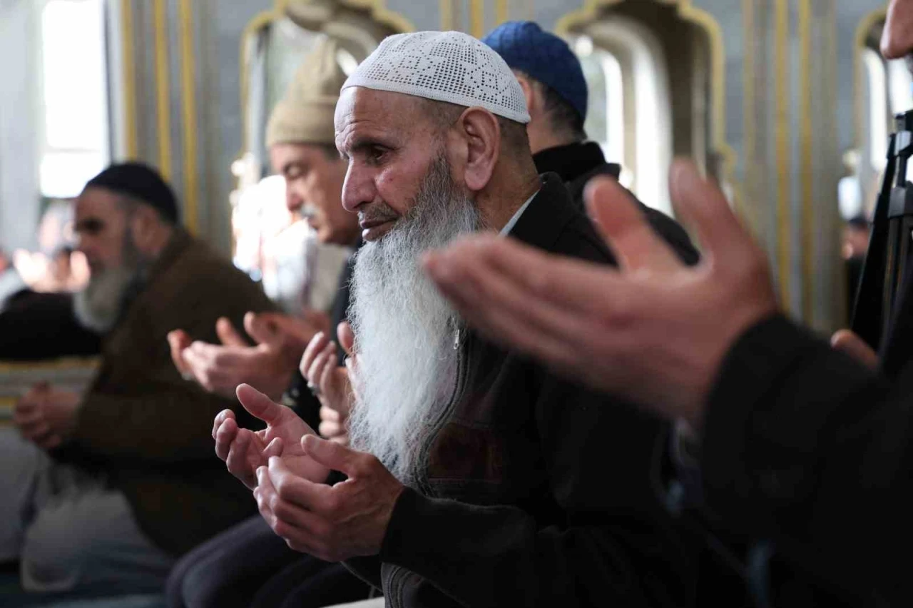 Elazığ&rsquo;da depremde hayatını kaybedenler dualarla anıldı
