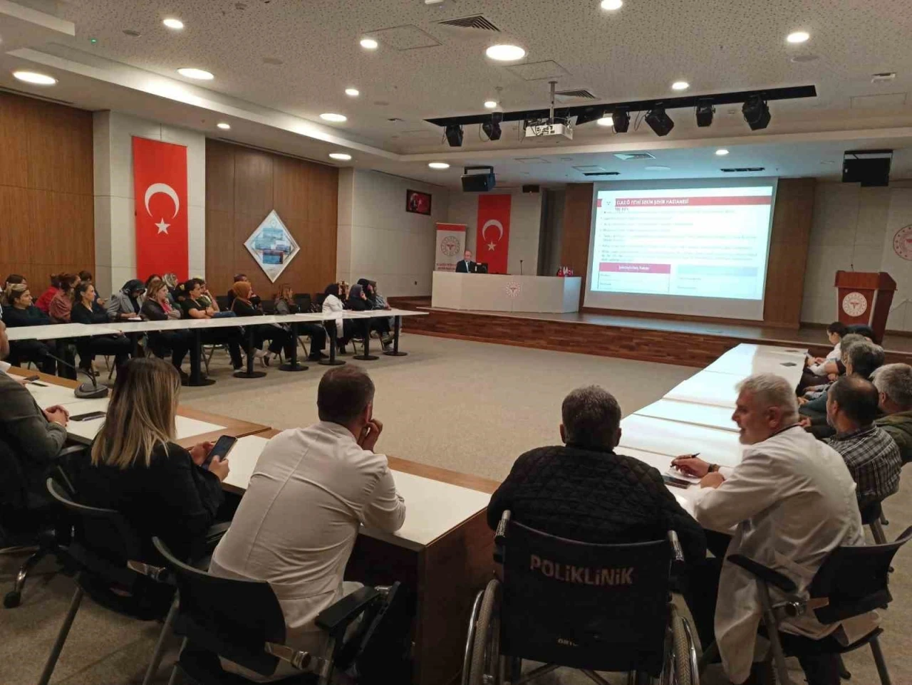 Elazığ’da hastane çalışanlarına yazışma kuralları eğitimi