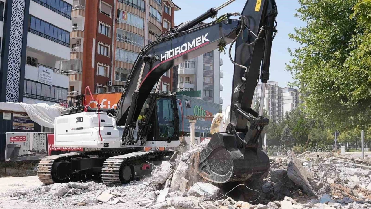 Elazığ’da Hazardağlı Kavşağı düzenleme çalışmaları başladı
