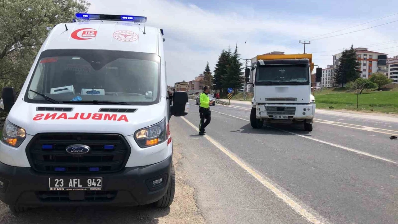 Elazığ’da kamyon ile otomobil çarpıştı: 1 yaralı
