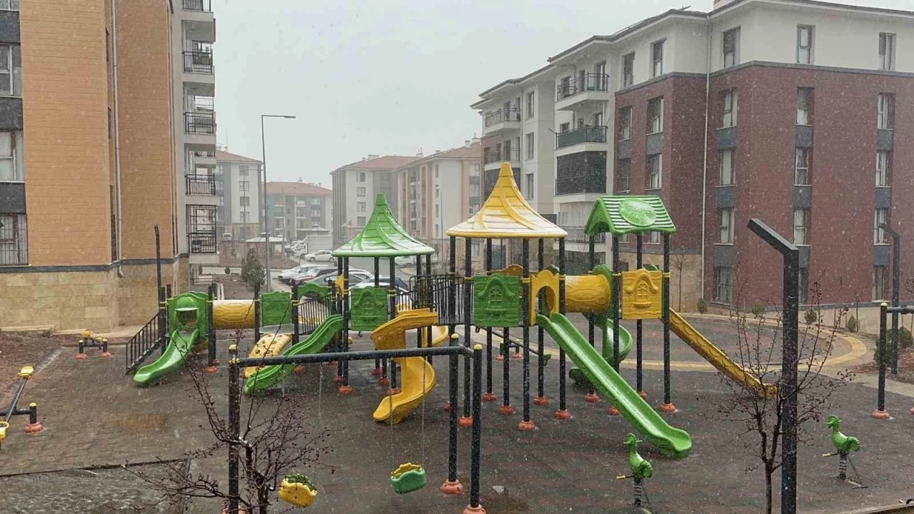 Elazığ’da kar yağışı etkili oldu