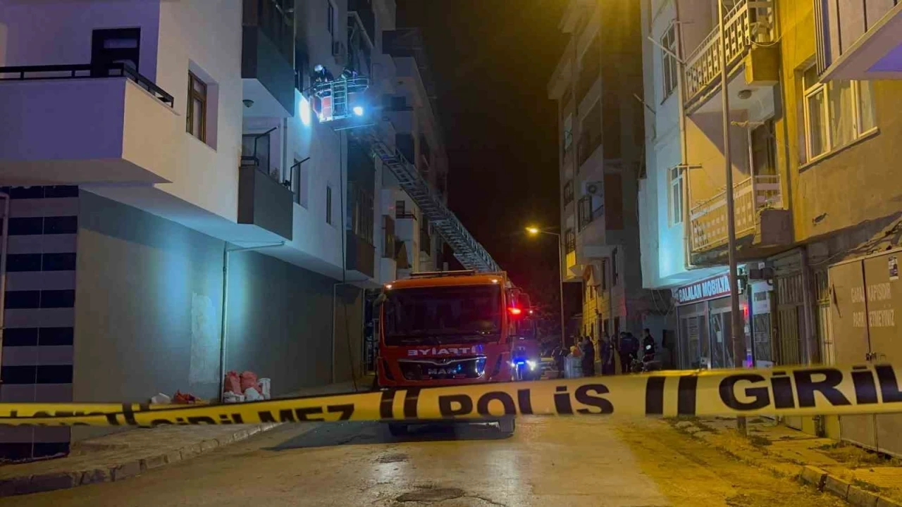 Elazığ’da korkutan yangın: 1 kişi dumandan etkilendi
