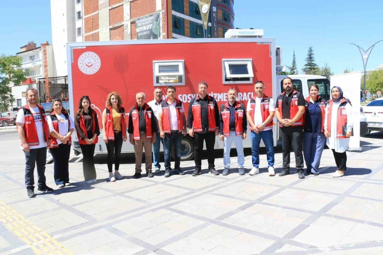 Elazığ&rsquo;da mobil sosyal hizmet aracı vatandaşlarla buluştu
