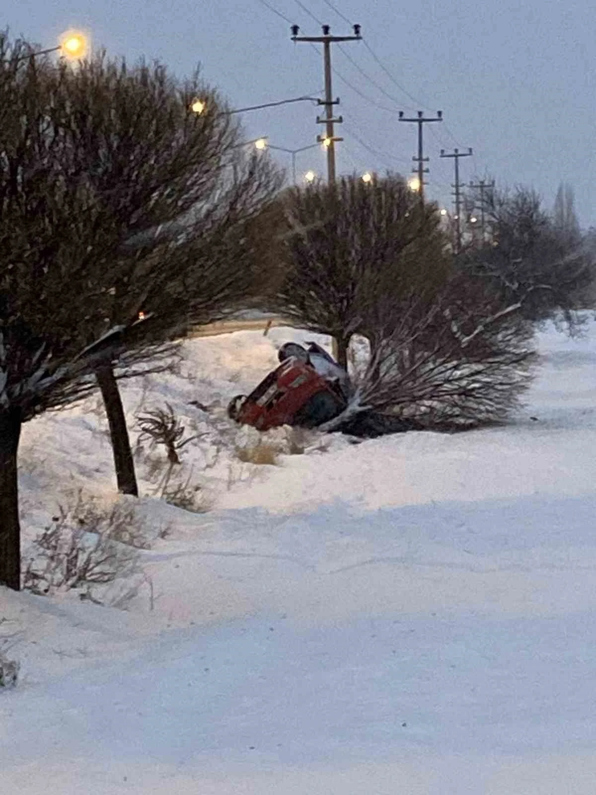 Elazığ&rsquo;da otomobil devrildi
