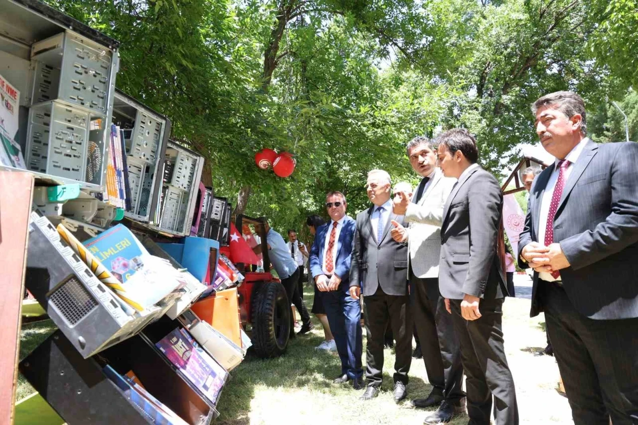 Elazığ’da &quot;Dijital Detoks&quot; etkinliği: Geri Dönüşüm Kütüphanesi açıldı
