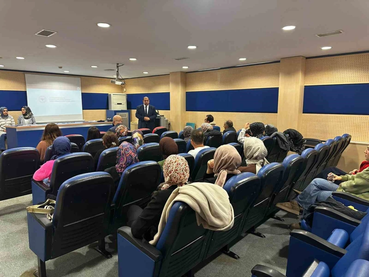 Elazığ&rsquo;da sağlık&ccedil;ılara seminer verildi
