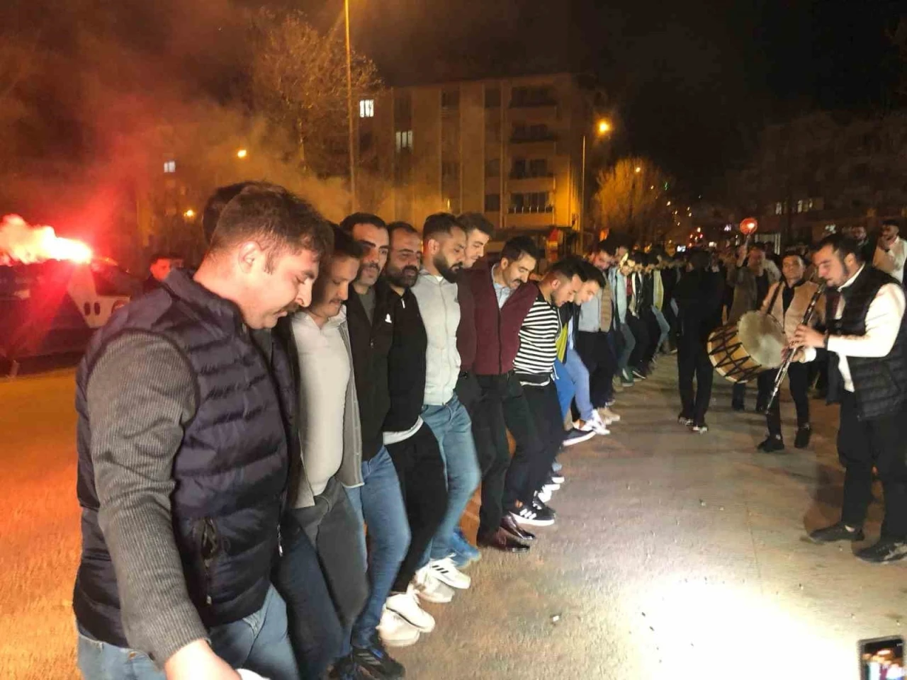 Elazığ’da ’sahur halayı’ renkli görüntüler oluşturdu
