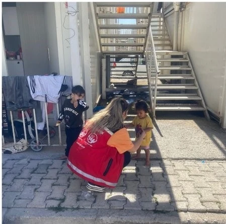 Elazığ&rsquo;da Sosyal Hizmet Merkezi ekipleri, depremzedeleri yalnız bırakmıyor
