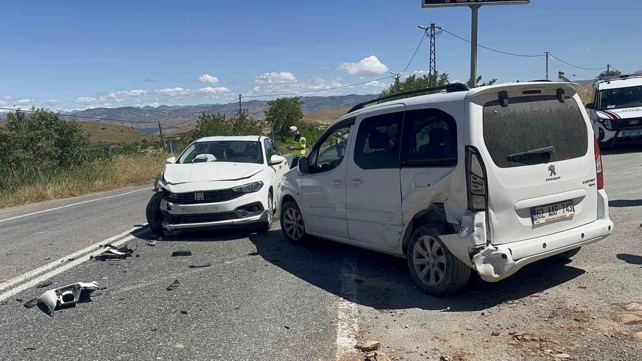 Elazığ&rsquo;da trafik kazası: 2 yaralı
