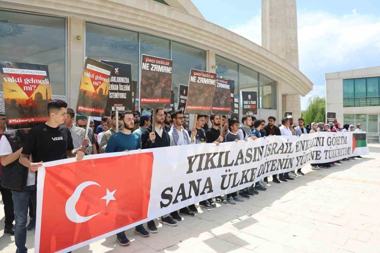 Elazığ’da üniversite öğrencileri Gazze için yürüdü
