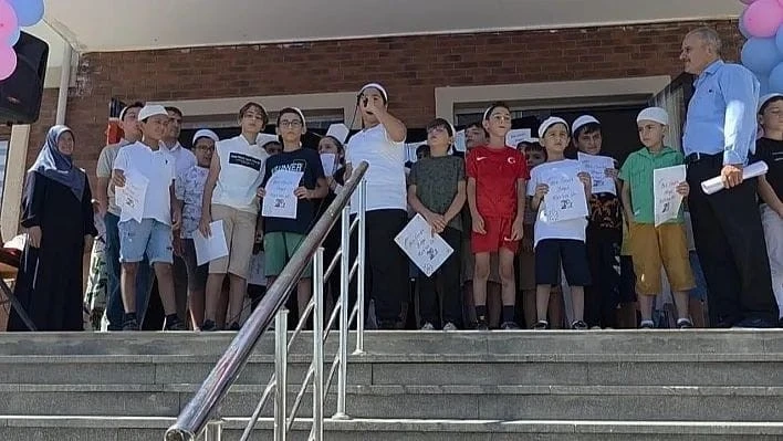 Elazığ’da yaz Kur’an kursunda karne heyecanı yaşandı
