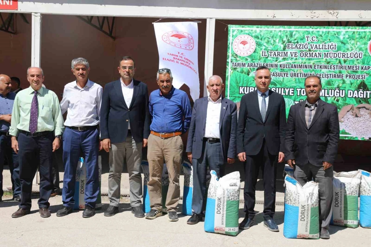 Elazığ’da yüzde 75 hibeli 15 ton tohum dağıtılmaya başlandı
