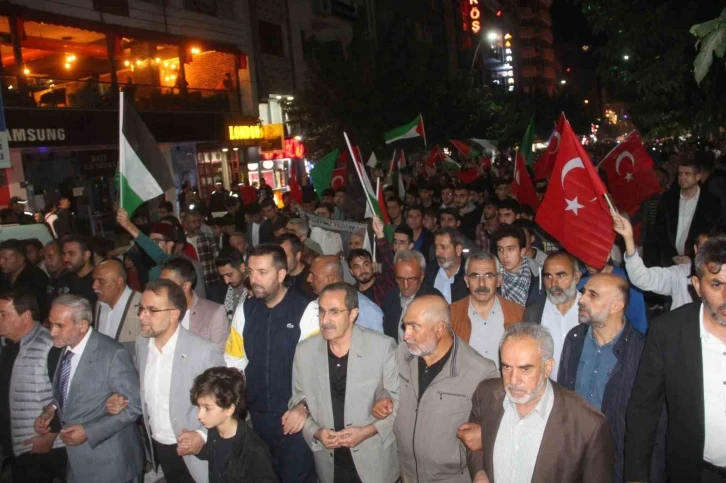 Elazığ&rsquo;da y&uuml;zlerce kişi Filistin&rsquo;e destek bir araya geldi
