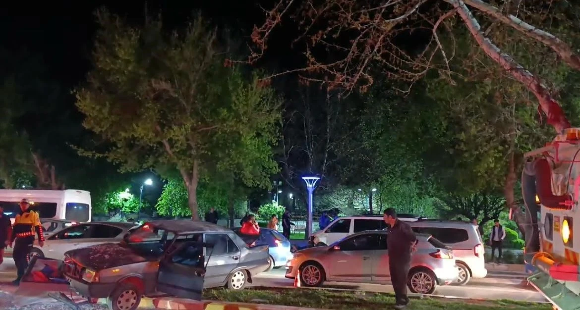 Elazığ’da zincirleme trafik kazası: 2 yaralı
