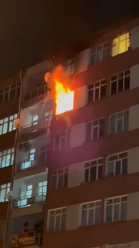 Elazığ’daki apartman yangını paniğe neden oldu
