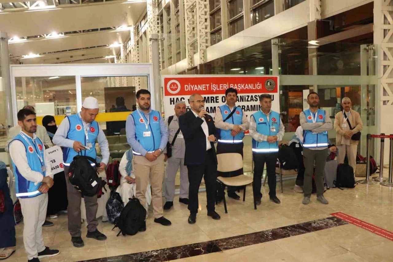 Elazığ’dan ilk hac kafilesi dualarla uğurlandı
