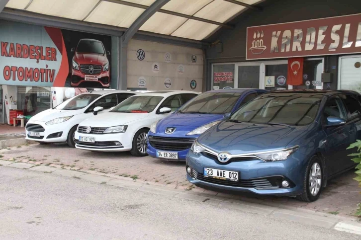 Elazığ Galericiler Sitesi Başkanı Yıldırım: &rsquo;&rsquo;Yıl sonuna kadar ara&ccedil; piyasasında y&uuml;zde 20 d&uuml;ş&uuml;ş bekliyoruz&rsquo;&rsquo;
