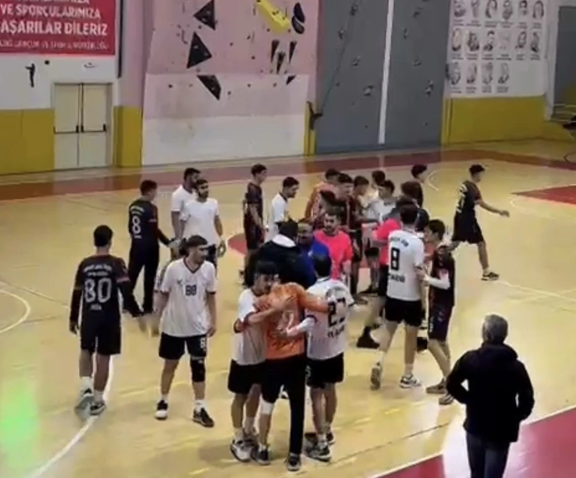 Elazığ Gen&ccedil;lik Spor hentbolda 5&rsquo;te 5 yaptı
