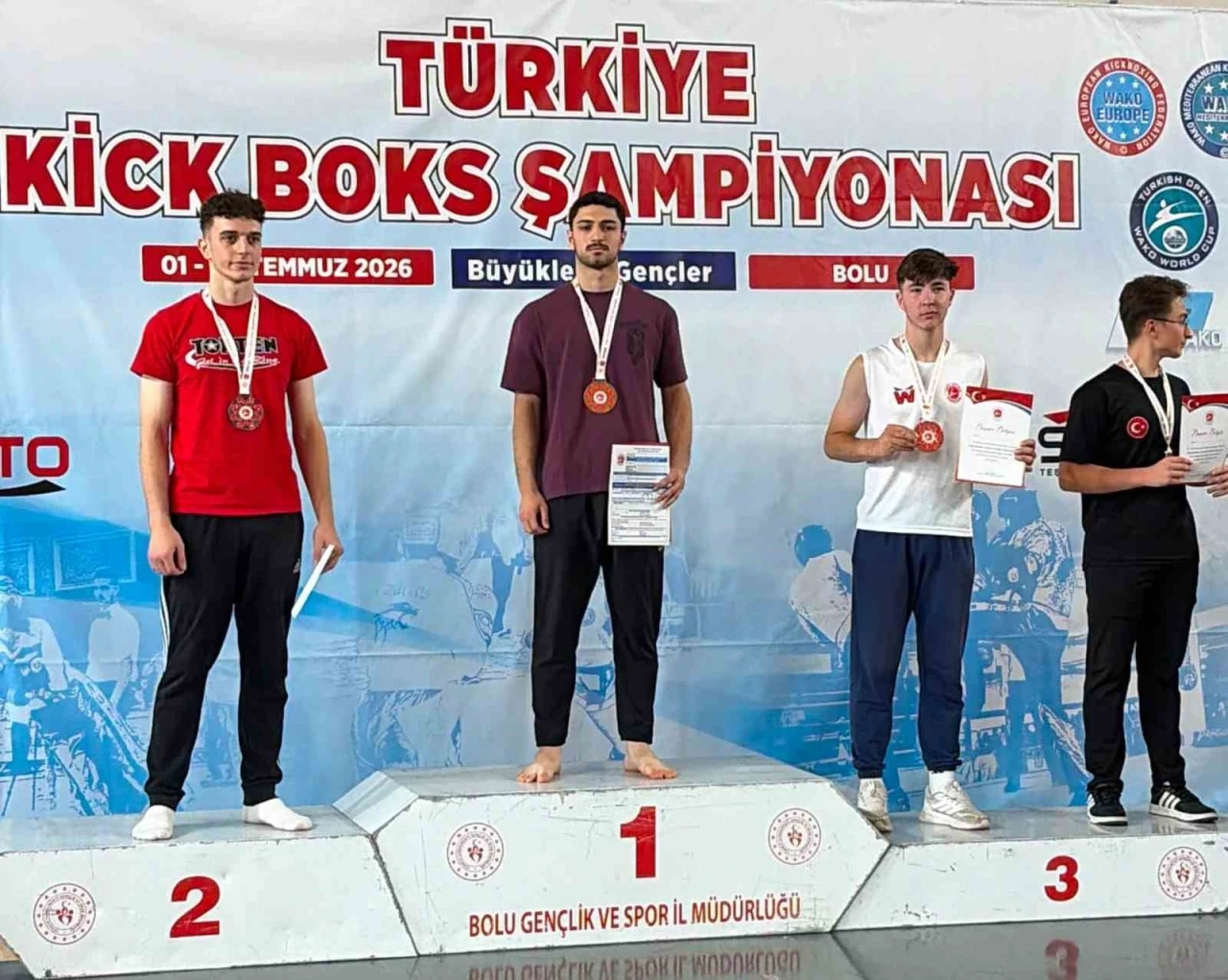 Elazığ&rsquo;ın altın yumrukları T&uuml;rkiye k&uuml;rs&uuml;s&uuml;nde