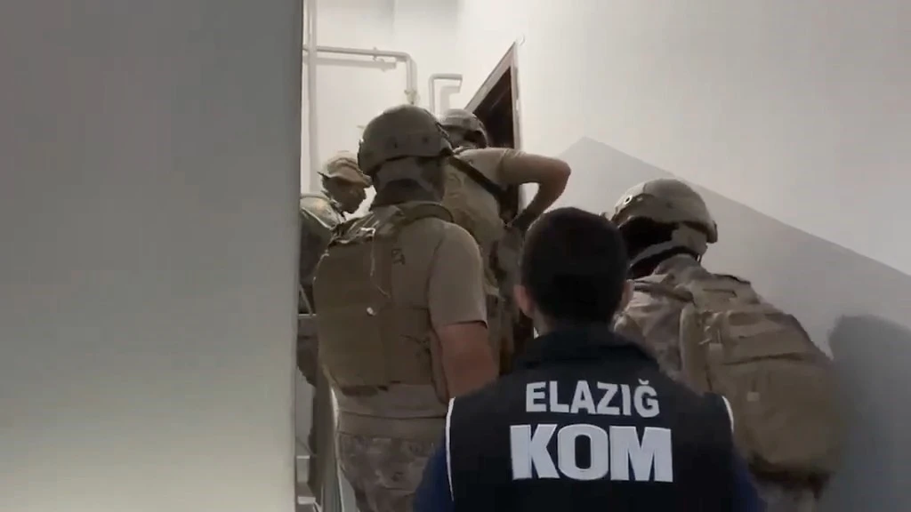 Elazığ merkezli 4 ilde &rsquo;Barbaroslar&rsquo; su&ccedil; &ccedil;etesine operasyon: 29 ş&uuml;pheli yakalandı
